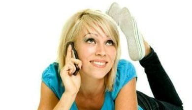 Femme qui téléphone